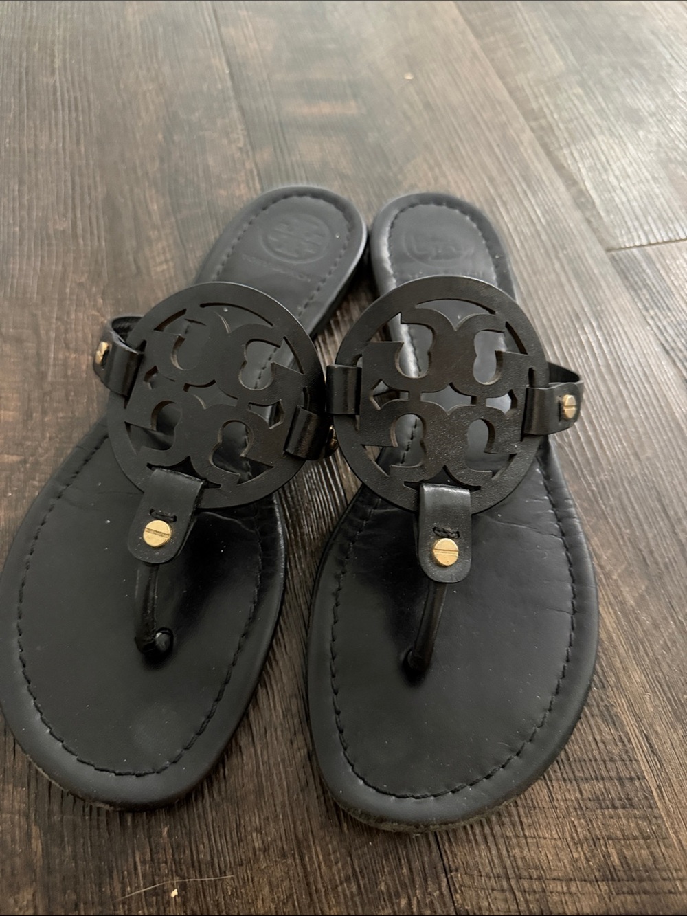 Tory Burch women’s black leather thong sandal